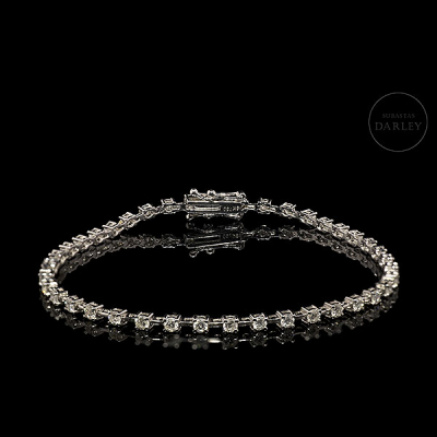 Pulsera modelo rivère en oro blanco de 18k y 40 diamantes talla brillante. 