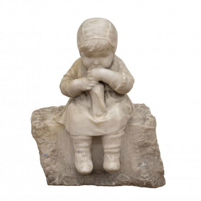 FELIX PARDO DE TAVERA Y GORRICHO (1859 - 1932) &quot;Niña con muñeca&quot;. Escultura en mármol blanco. Firmada en zona inferior derecha. Pieza única.