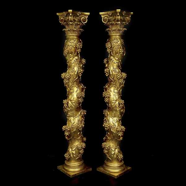 Pareja de columnas salomónicas de madera dorada, s.XX.