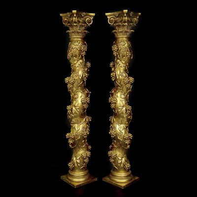 Pareja de columnas salom&oacute;nicas de madera dorada, s.XX.