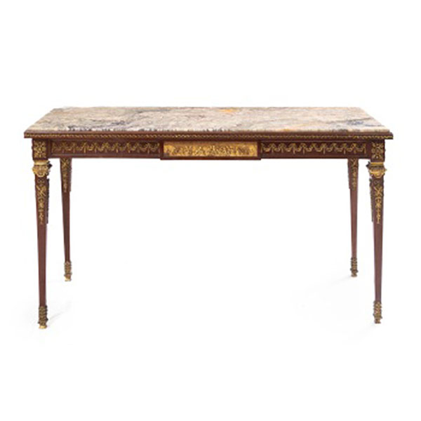 Mesa receptorio en madera de caoba, mármol y dos placas en metal dorado representando ángeles músicos jugando y cestas de flores. Estilo Luis XVI, S. XX