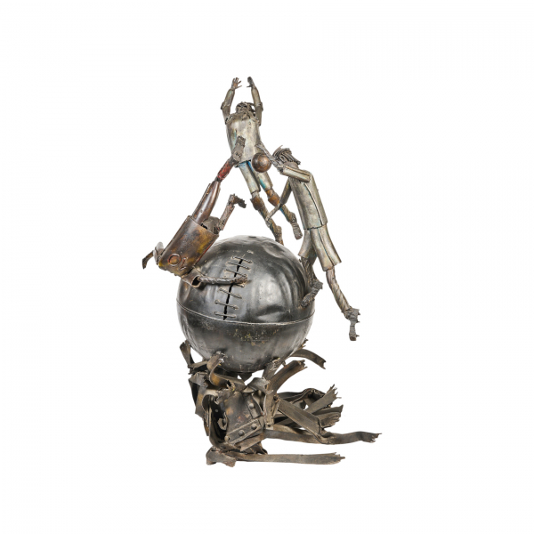 Escuela española, s.XX.  Alegoría al fútbol.  Escultura en hierro forjado. 