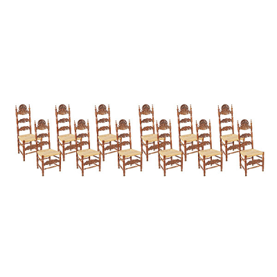 Lote de doce sillas de peineta en madera de nogal 