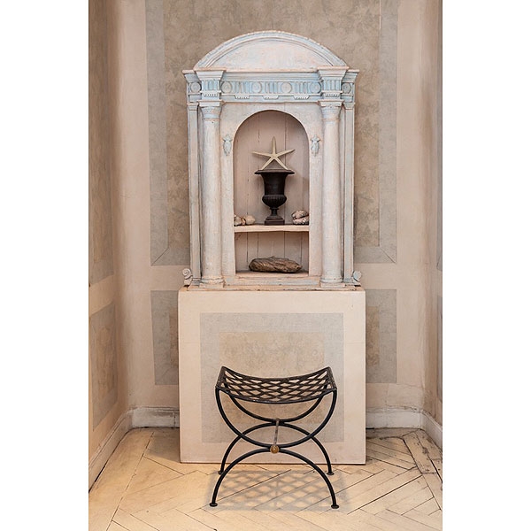 Templete neocl&aacute;sico de madera policromada