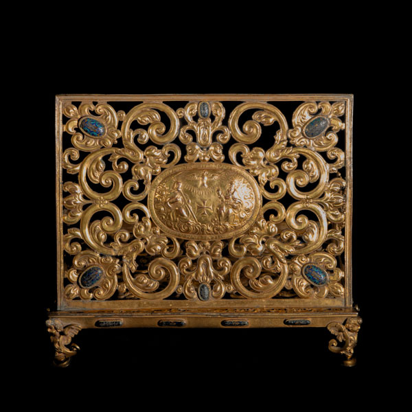Importante e Inusual Atril de Coro llamado "del Escorial" Plateresco Renacentista español, en bronce dorado al mercurio y esmaltes del siglo XVI. 
