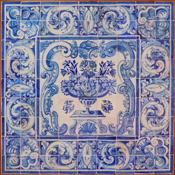 Panel de azulejos portugueses con decoración geometrica del siglo XVII. Restaurado