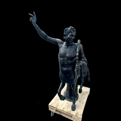 Escuela francesa del siglo XX - Joven Centauro, Firmado: &quot;GIBARDIEU&quot;.   Bronce patinado a la cera perdida.
