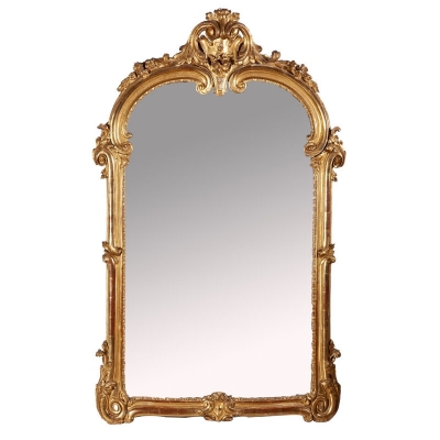 Espejo estilo Luis XV de madera tallada y dorada 