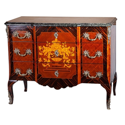 C&oacute;moda francesa con decoraci&oacute;n de marqueter&iacute;a