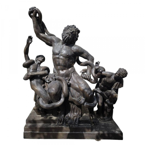 Escultura monumental de bronce de "Laocoonte y sus hijos", Italia, década de 1950, 215 cm. 