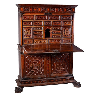 Escritorio de nogal valenciano del S. XVII