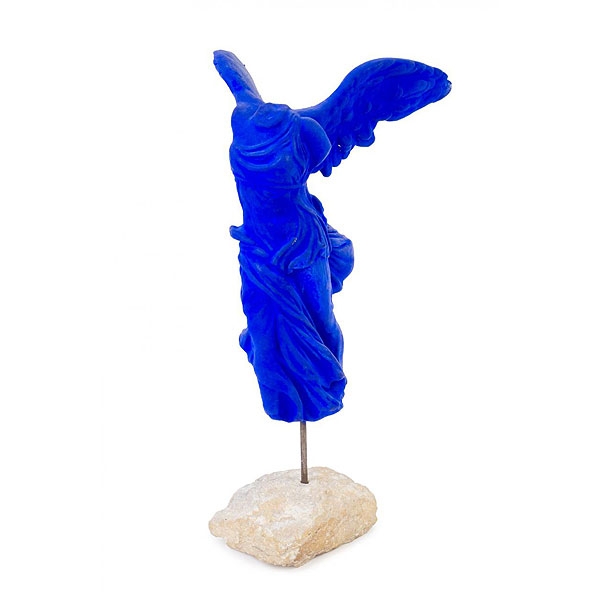 Yves Klein.  &quot;Victoire de Samothrace (1962)&quot;. Escultura