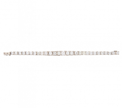 Pulsera de brillantes de tamaño creciente hacia el centro. En oro blanco de 18K.