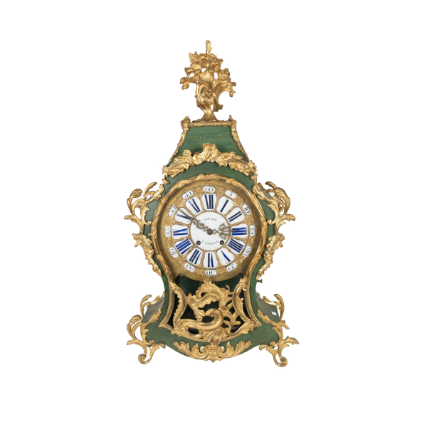 Reloj de sobremesa Napoleón III de la manufactura Houssé A. Amiens en madera lacada en verde y aplicaciones, remates, patas y copete en bronce dorado, primera mitad del s.XIX. 