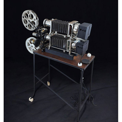Proyector de kinetoscopio de Thomas Edison, EE. UU., 1904.