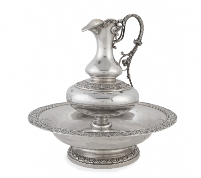 Aguamanil de plata con iniciales CL grabadas bajo corona ducal. Con marcas, ley 950.  Francia, segunda mitad del S. XIX. 