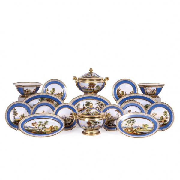 Exquisita Vajilla de porcelana esmaltada a mano, Viejo Paris o Pasajes S. XIX.