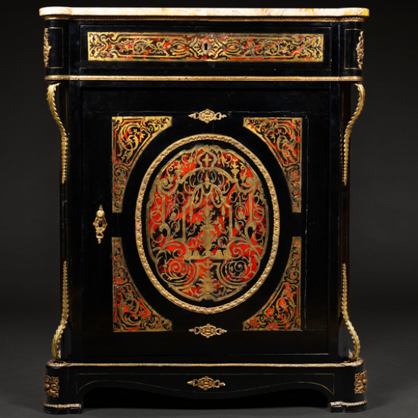 Mueble boulle francés en madera ebonizada en negro con incrustaciones en latón embutido y aplicaciones en bronce, S. XIX