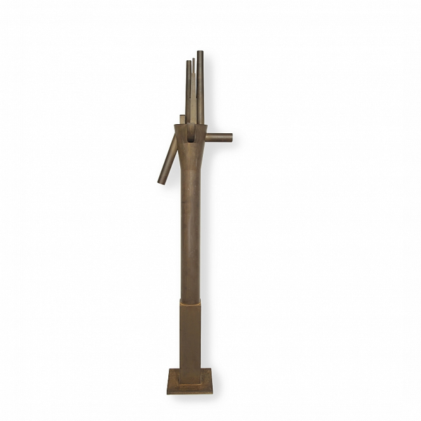 Miquel Navarro (1945) "l'Almassil", 2008.  Escultura realizada a partir de hierro corten con su característica oxidación.