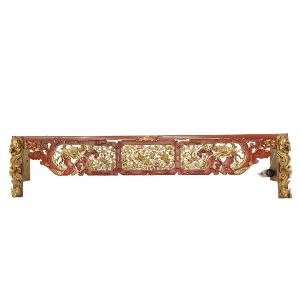 Cubre cortinas de madera lacada "Dra&oacute;n y flores", Indonesia, s.XIX. 