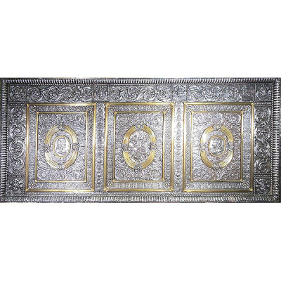 Paliotto italiano en plata repujada y punzanada con clipeos efigiados, Italia, siglo XVII.