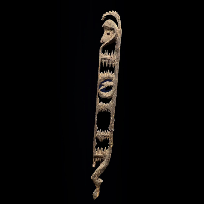 Muy Raro Poste Sepik Papúa Nueva Guinea Ex. Colección particular Francesa, con etiqueta de colección, siglo XIX 