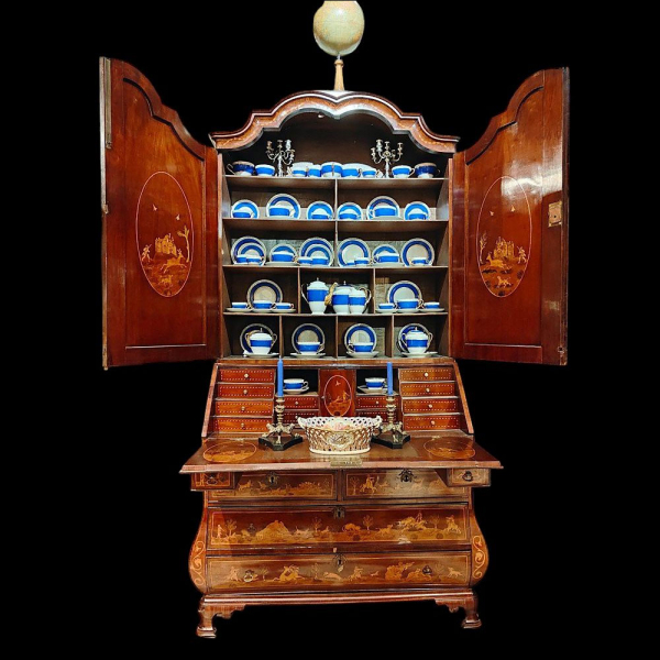 Bureau flamenco con marquetería de escenas de caza, Flandes, 1720.