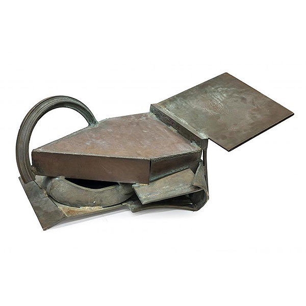 Anthony Caro.  "Quarter Measure Table Bronze (1981)". Escultura realizada en bronce forjado y soldado