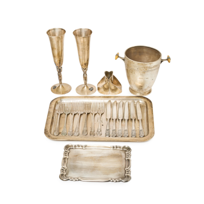 Lote de veinte piezas variadas en plata punzonada, s.XX. 