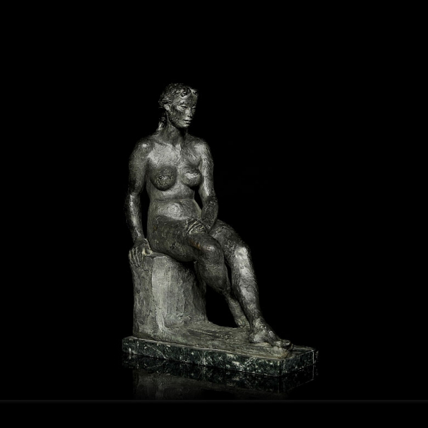 Octavio Vicent (1914-1999) &quot;Mujer sentada&quot;.    Escultura de bronce sobre peana de mármol.