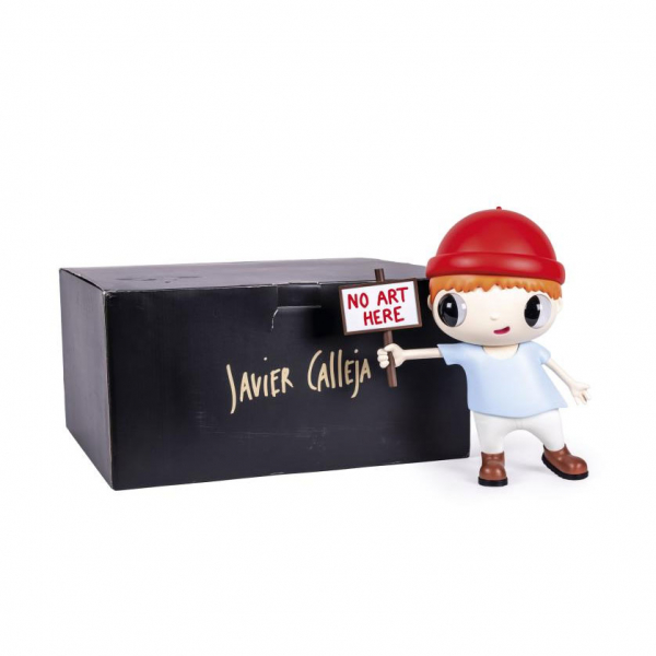 Javier Calleja. "No Art Here (2021)". Escultura en resina, cristal, algodón y madera.