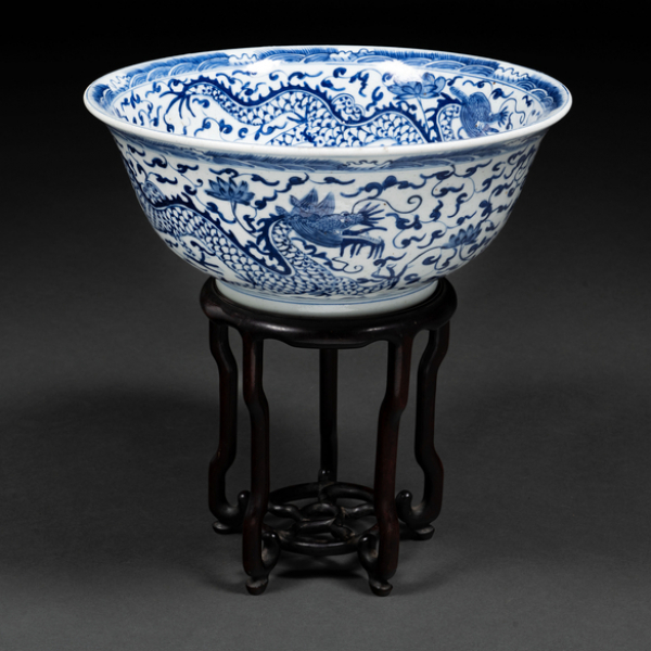Gran bowl en porcelana china con dragón imperial  Trabajo Chino, Siglo XIX-XX