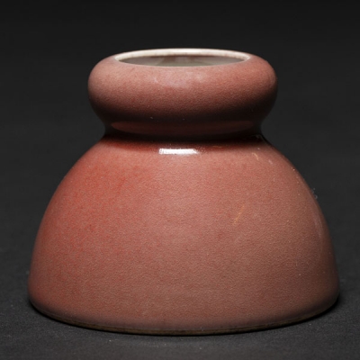 Violetero en porcelana china monocromo. Trabajo Chino, Siglo XIX-XX 