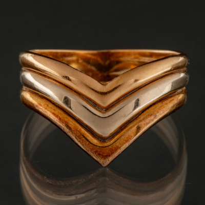 Anillo en oro tres colores de 18 kt.