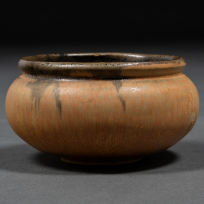 Bowl en porcelana china simulando piel de calabaza en el exterior y color negro en el interior dinast&iacute;a Qing(1644-1912)