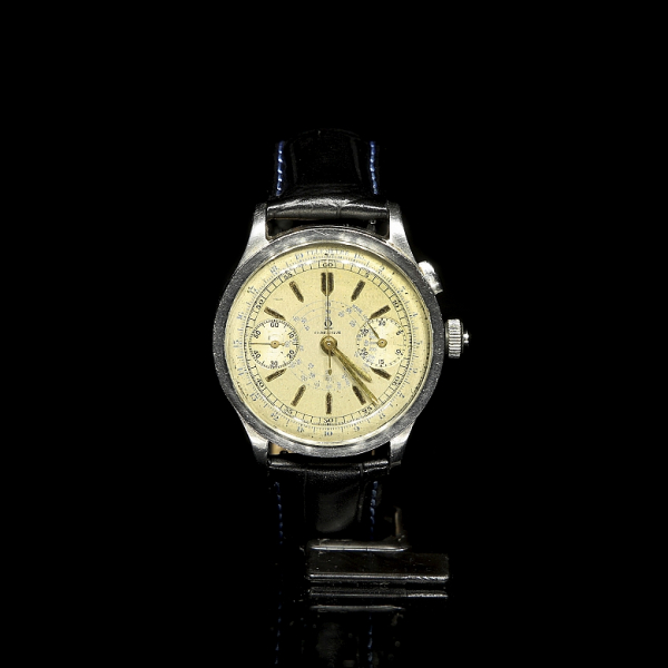 Extraordinario prototipo de cronógrafo de pulsera Omega, Calibre 33.3 CHRO T1-T2.  