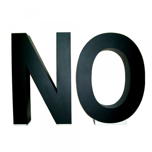 SANTIAGO SIERRA (Madrid, 1966) "NO" (2009).    Madera pintada.