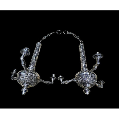 Pareja de candelabros en plata maciza, España, siglo XVIII.