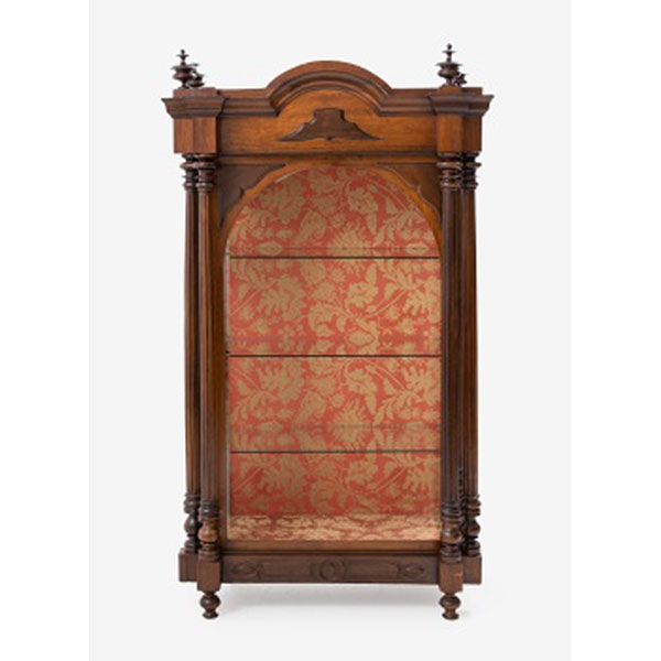 Vitrina en madera de caoba tallada con decoración de columna Estilo Luis XVI.   Época: Fin S. XIX - Pp. S. XX