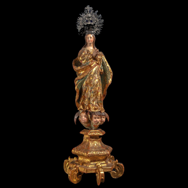 Escuela de Quito, siglo XVII "Inmaculada Concepción".   Madera tallada, policromada, dorada y estofada.
