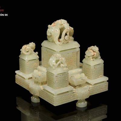 Gran juego de sellos tallados en jade amarillo "Bestias direccionales", dinast&iacute;a Han. 