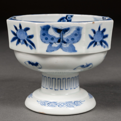 Copa de libaci&oacute;n en porcelana azul y blanco periodo Edo(1603-1868)