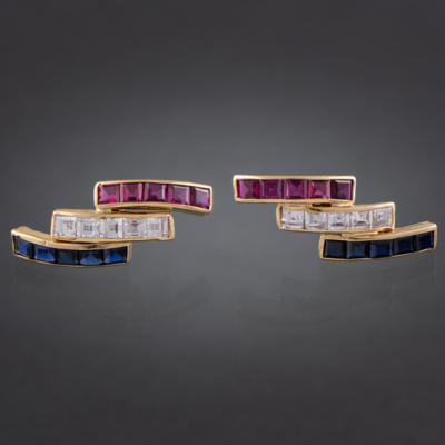 Pareja de pendientes en oro amarillo de 18 kt con cristales de colores.