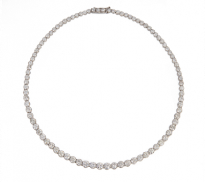 Collar rivière de 91 brillantes de tamaño creciente hacia el centro engastados en garras. 