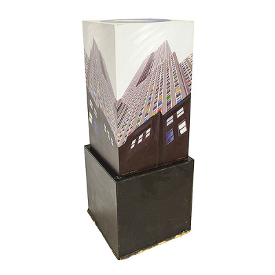 Antoni Miró (Alcoy, Alicante, 1944)  New York city.  Escultura en madera cubierta de tela pintada al acrílico.