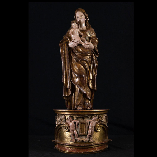 Espectacular Gran Virgen con Niño en brazos en madera de talla, escuela Romanista del siglo XVI.