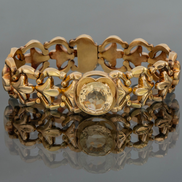 Pulsera en oro amarillo de 18kt con topacio central.