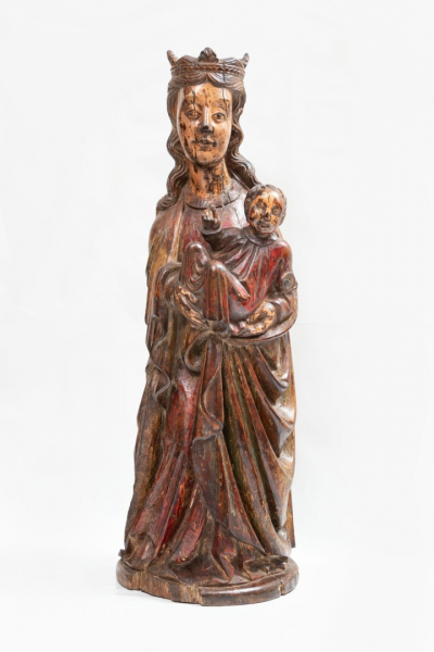 Talla española en madera policromada representando Virgen con Niño. Gótica.  Época: S. XV