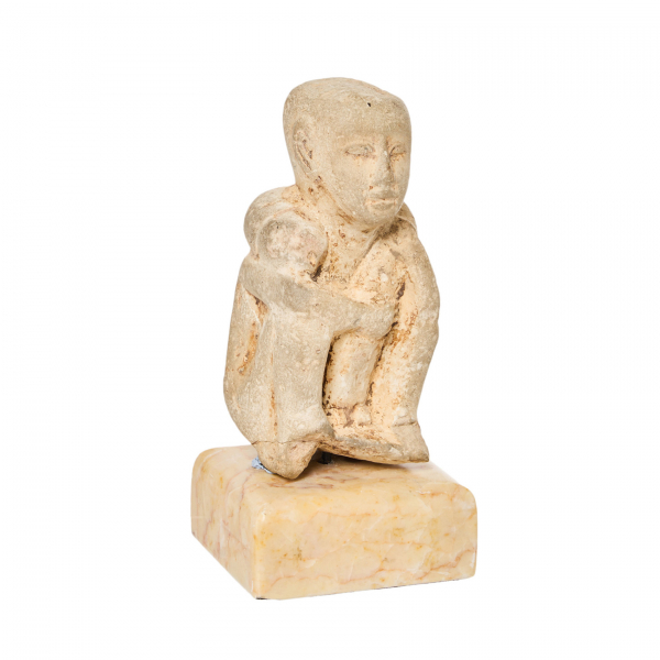 Figura de personaje Itifálico en piedra caliza, Egipto, Período Ptolemaico, 332-30 a.C. En buen estado de conservación.