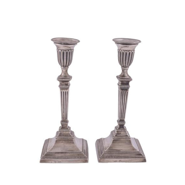 Pareja de candeleros en plata española punzonada, Cádiz S. XIX. 